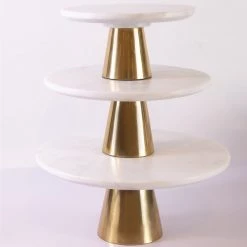 BIDK HOME Beaver Cake Plate