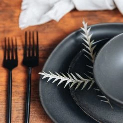 Yunnan Dianfeng Flower Technology Co. Ltd Olive Sword Leaf Fern