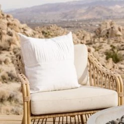 V Rugs & Home Rallas Indoor/Outdoor Pillow New Outdoor